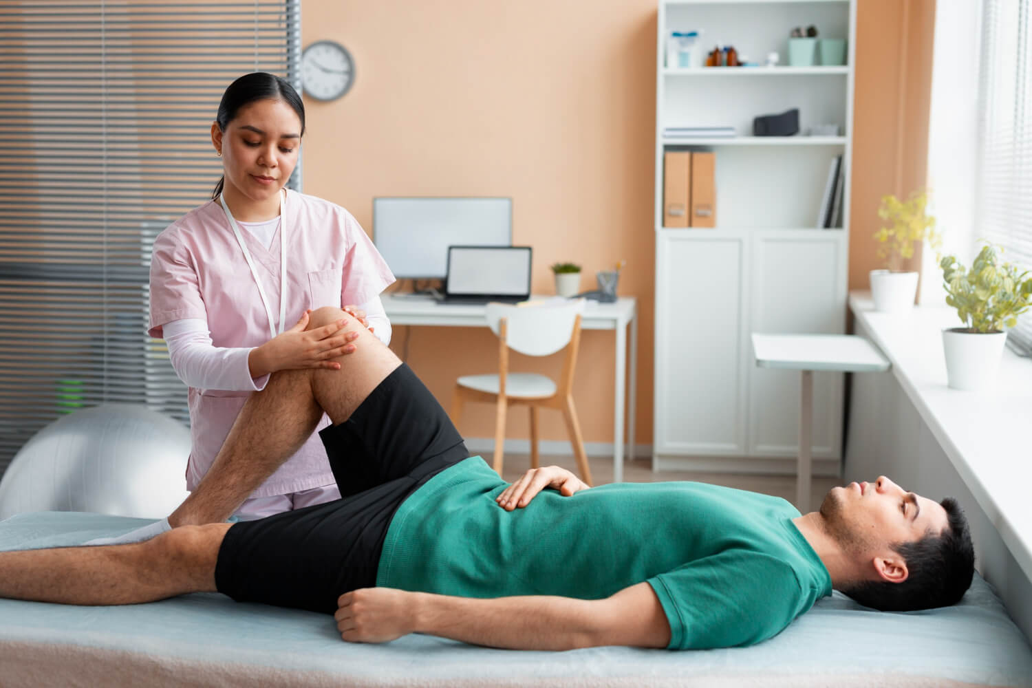 Physiotherapy vs Chiropractic Care: What’s the Difference and Which One Do You Need?